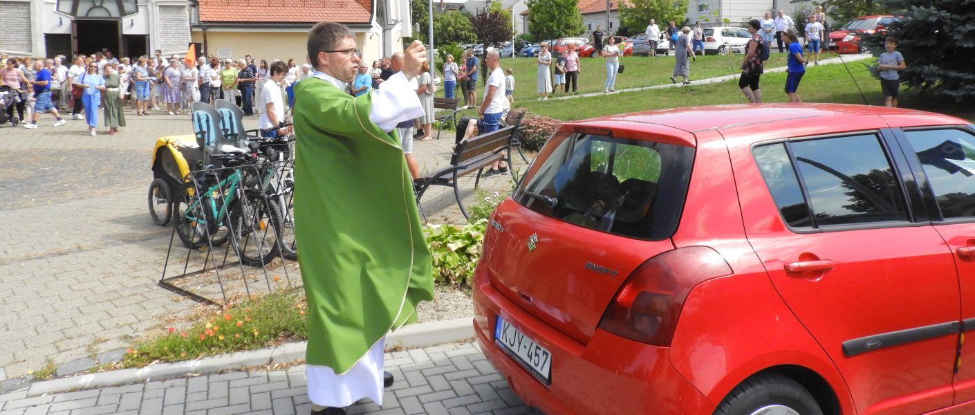 Ismét nagyon sokan eljöttek az MMAK járműszenteléseire